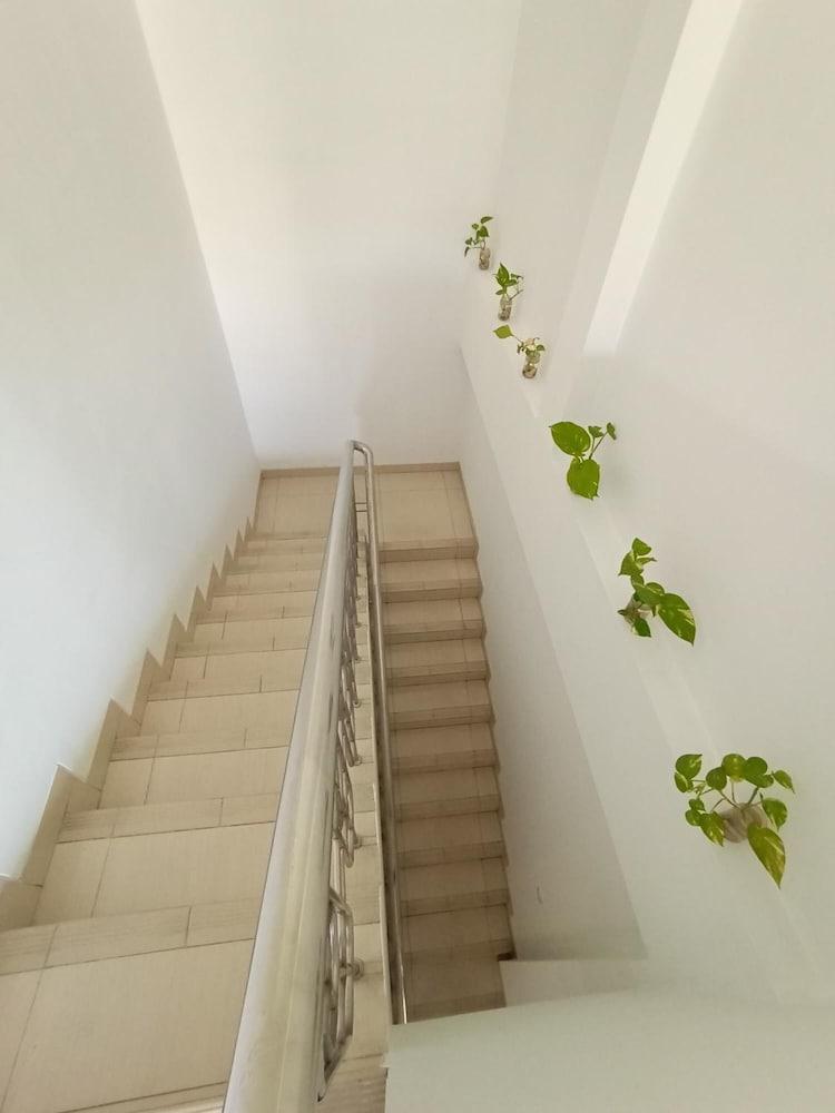 Votel Viure Hotel Jogjakarta Maguwo Экстерьер фото
