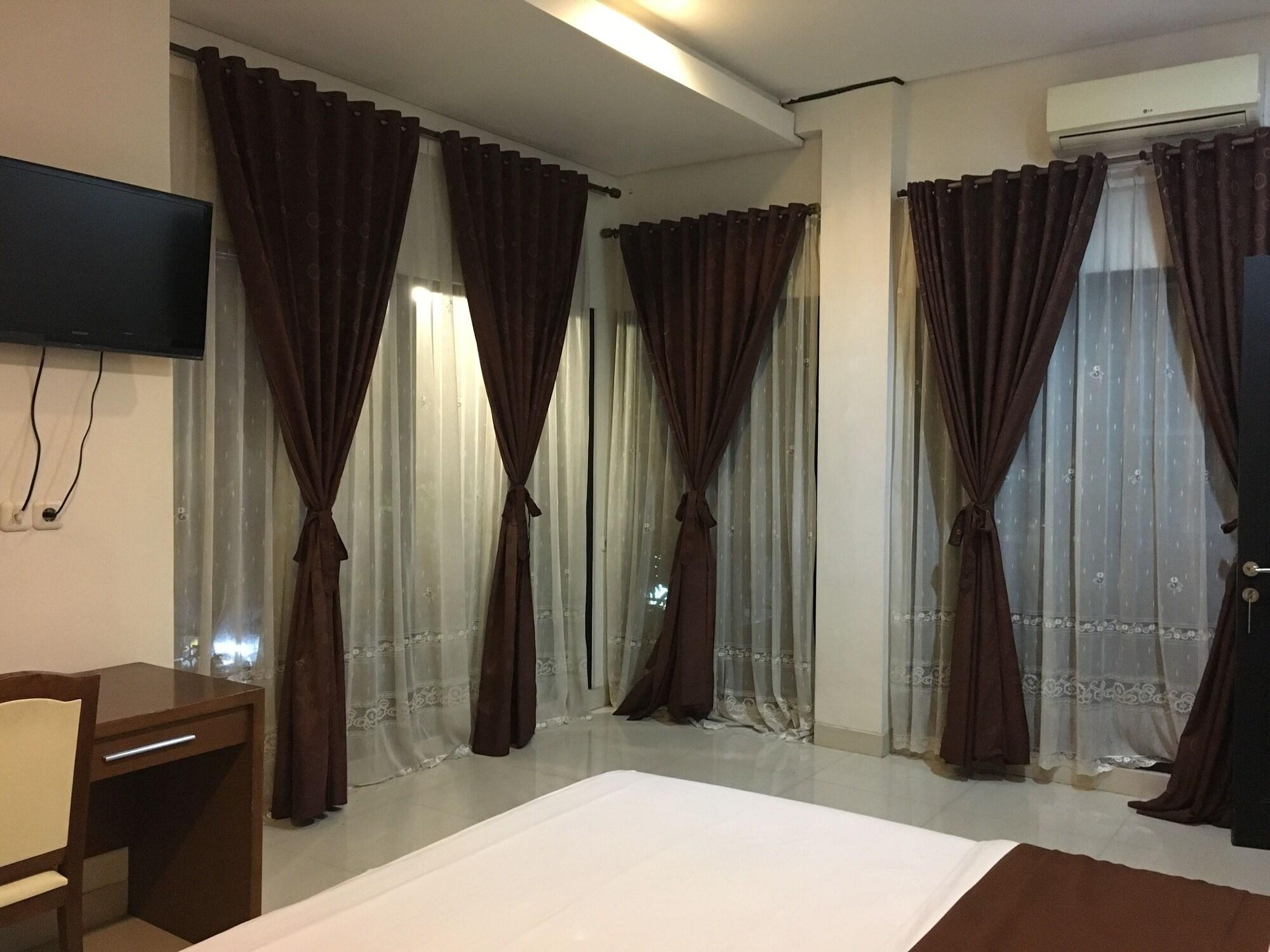 Votel Viure Hotel Jogjakarta Maguwo Экстерьер фото