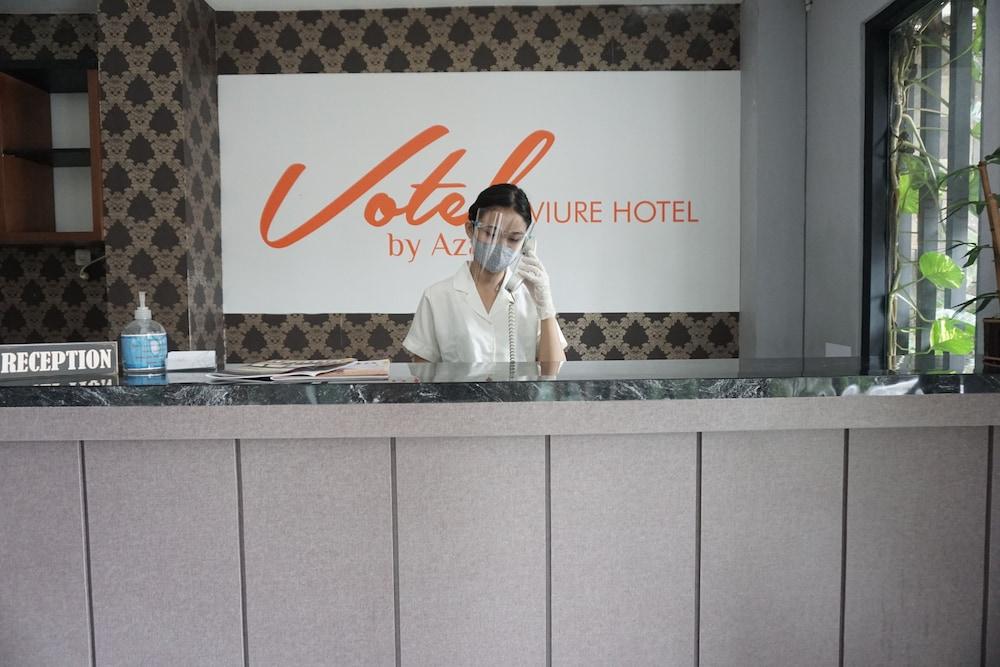 Votel Viure Hotel Jogjakarta Maguwo Экстерьер фото