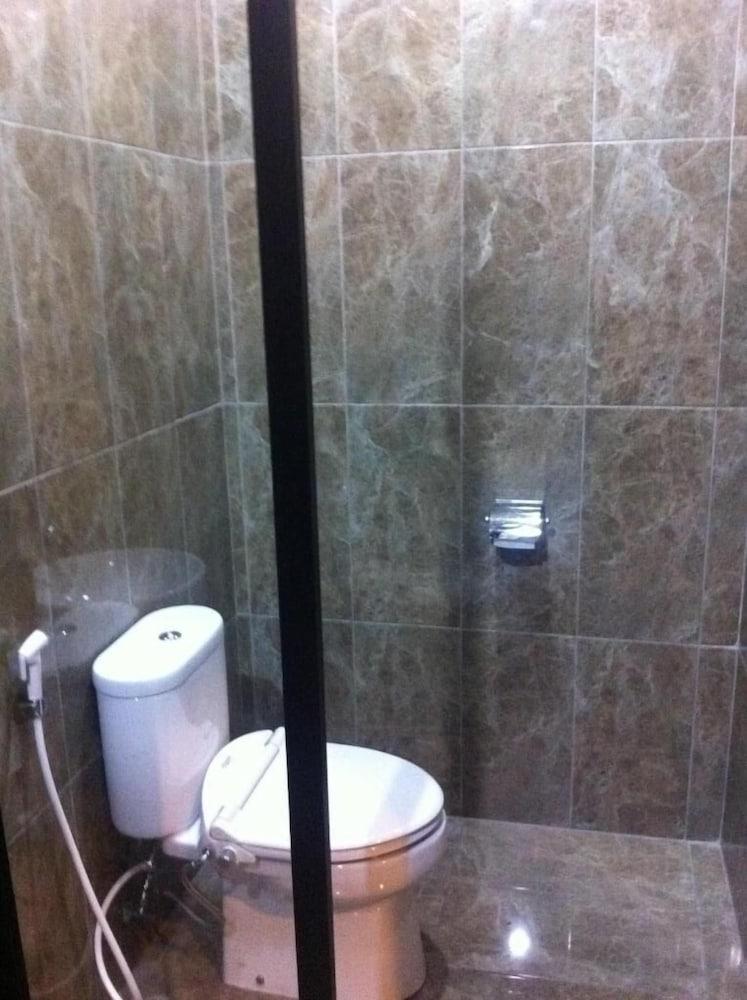 Votel Viure Hotel Jogjakarta Maguwo Экстерьер фото