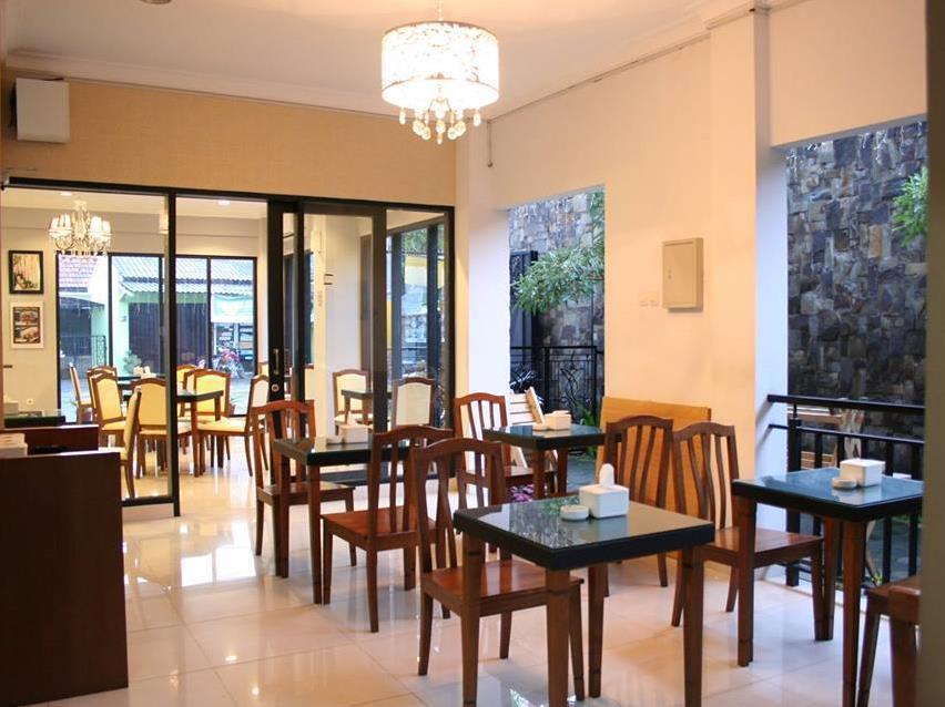 Votel Viure Hotel Jogjakarta Maguwo Экстерьер фото