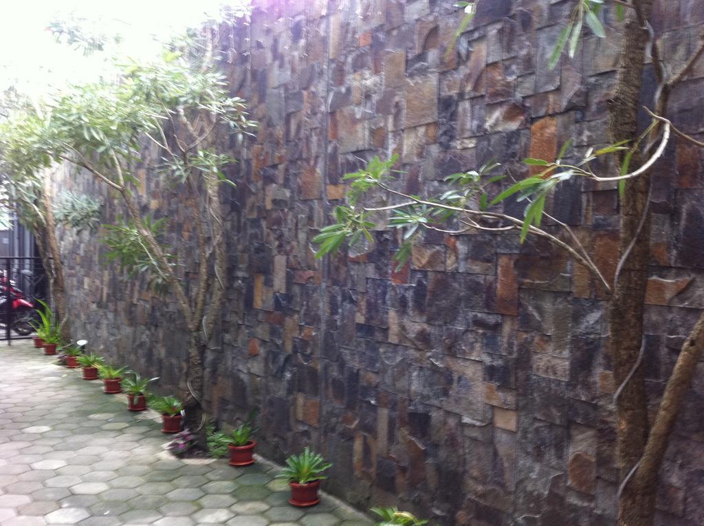 Votel Viure Hotel Jogjakarta Maguwo Экстерьер фото